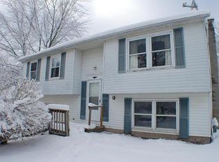1604 Cornfield Cir, Farmington, NY 14425