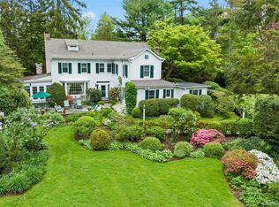 94 Ryefield Rd, Locust Valley, NY 11560