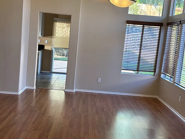 10463 Graham Ct — Photo 3