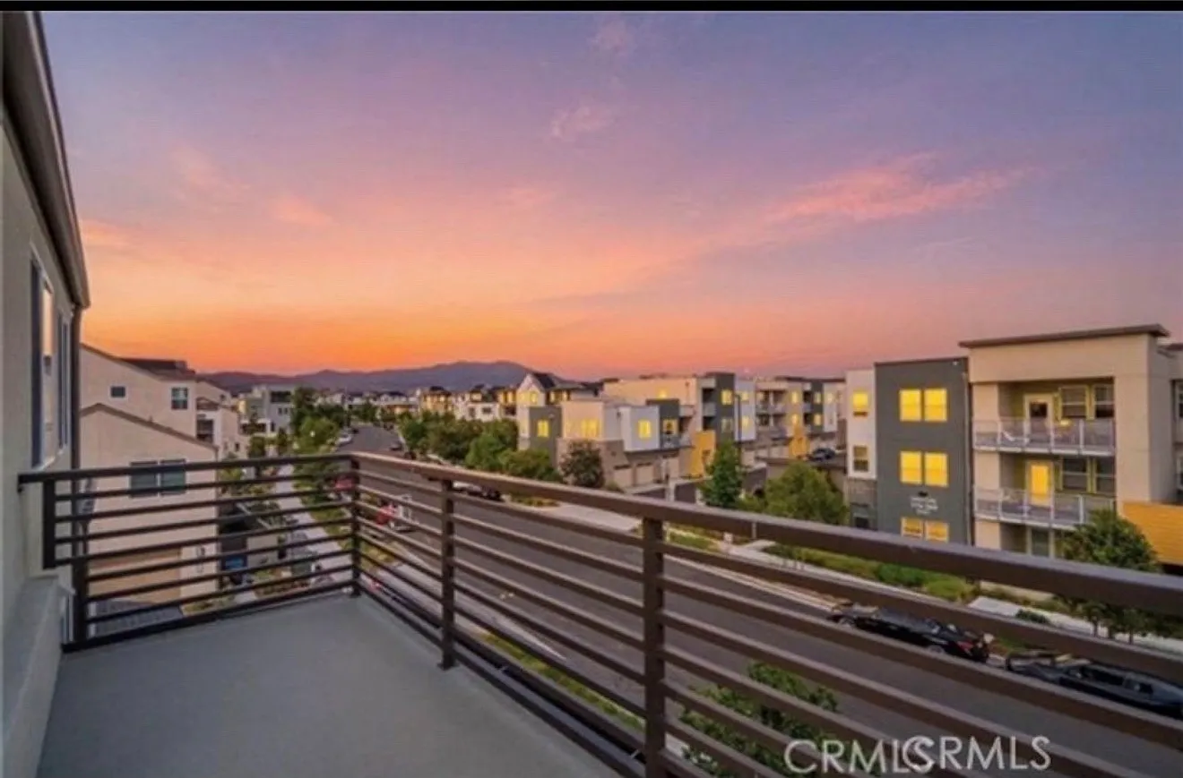 4 bed, 2609 sqft, $6,800 — Photo 3
