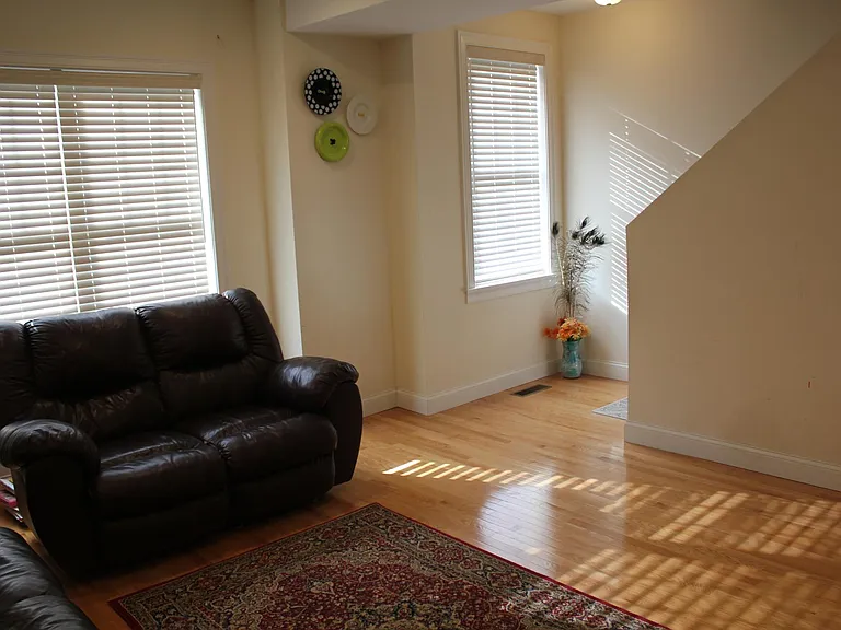 29 Apache Way — Photo 6