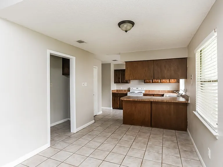 7404 Cheryl Ct — Photo 5
