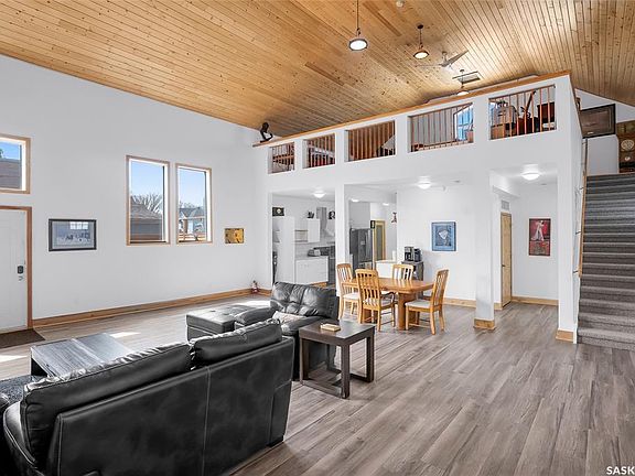3rd image of 310 F AVENUE S