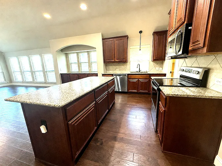 1109 Abbey Ln — Photo 6