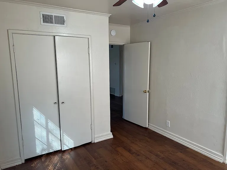 2300 W Hickory St — Photo 22