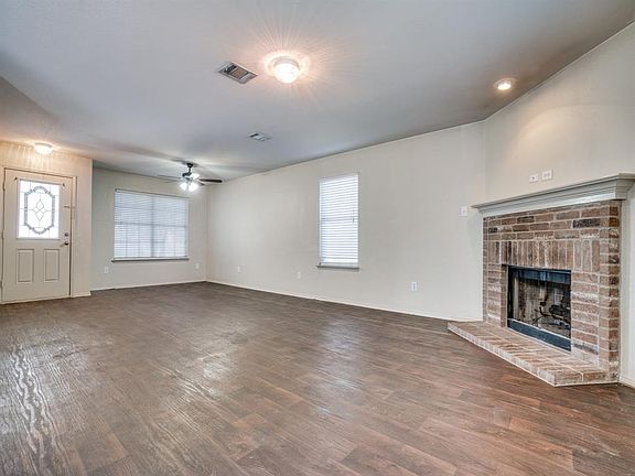3rd image of 1032 Crow Ct