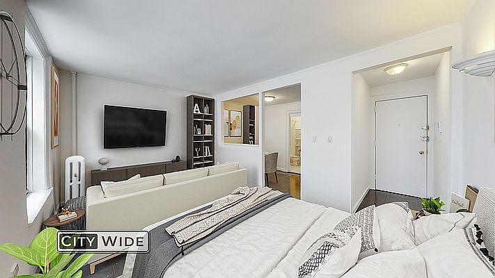 1st image of 1045 Lexington Ave APT 3RS