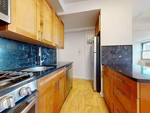 3rd image of 250 E 63rd St #18GH