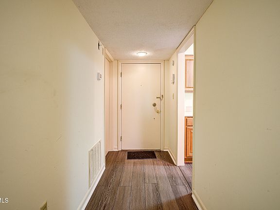 2nd image of 216 University Pkwy APT 21W
