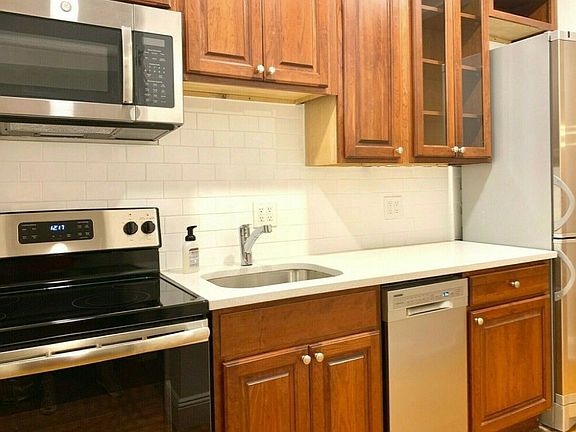 5th image of 212 E 88th St #1