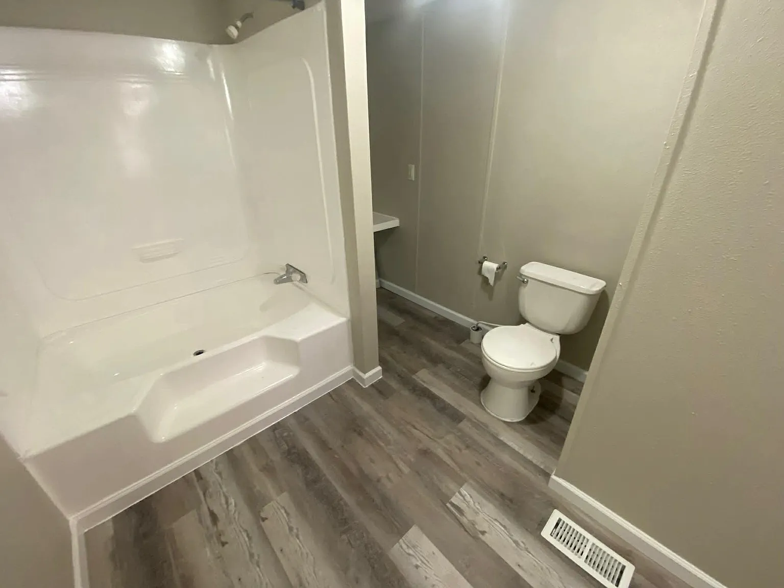 3 bed, 1120 sqft, $1,300 — Photo 3