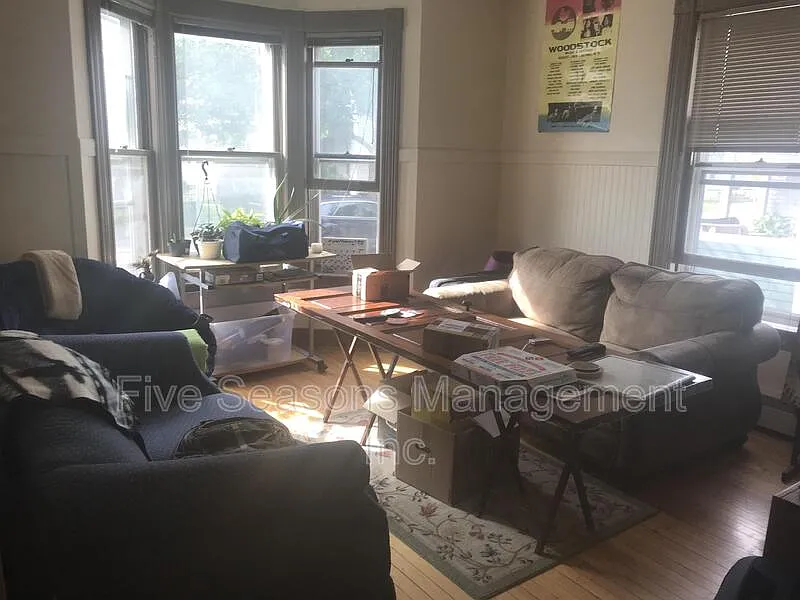 4 bed, 2.0 bath, 1100 sqft, $4,100 — Photo 3
