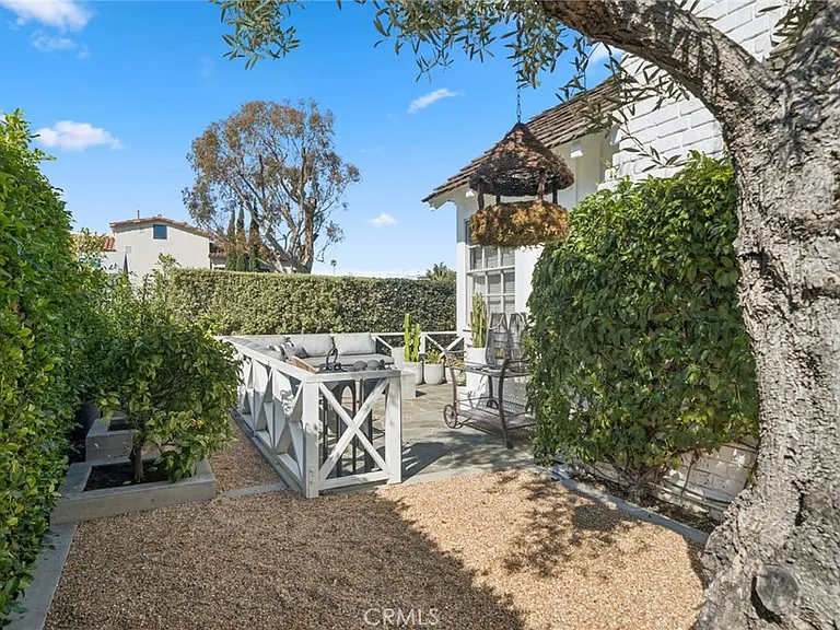 420 Acacia Ave — Photo 27