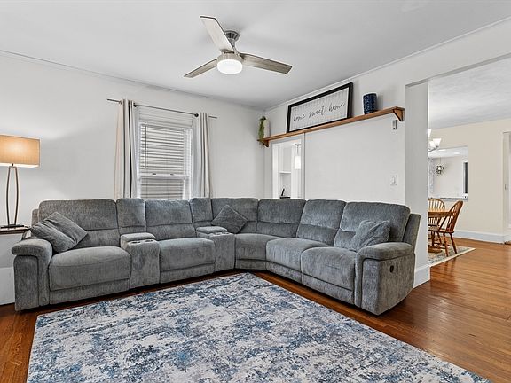 5th image of 226 Essex St