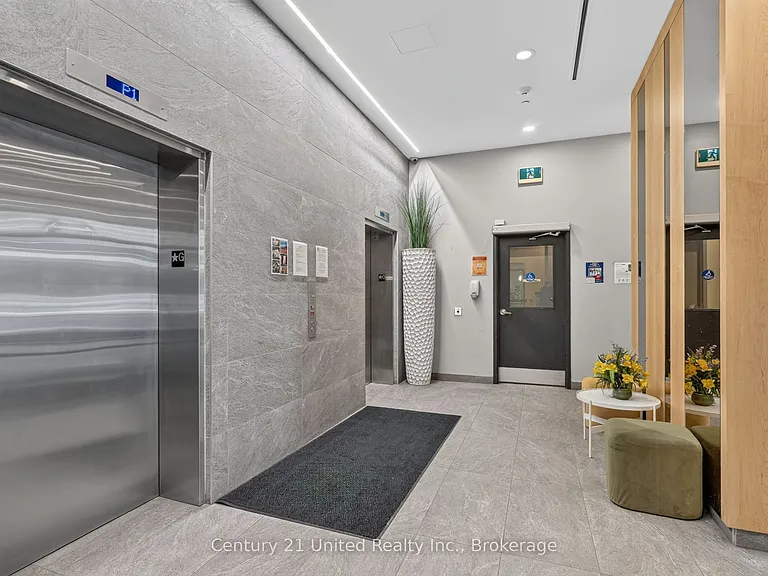100 Bond St E #422 — Photo 17