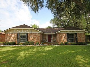 115 Spanish Moss Ln, Lake Jackson, TX 77566