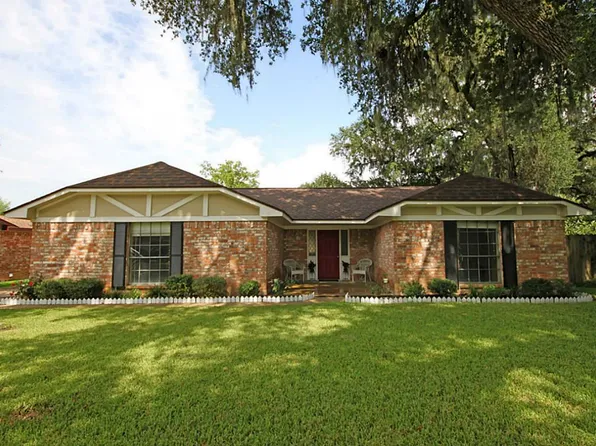 115 Spanish Moss Ln, Lake Jackson, TX 77566