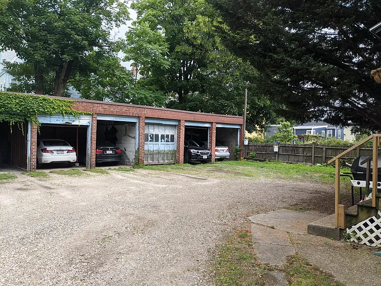19 Howe St — Photo 3