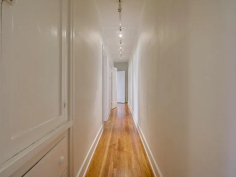 1021 N Havenhurst Dr — Photo 11
