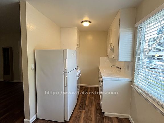 4th image of 375 S 4th St APT 1