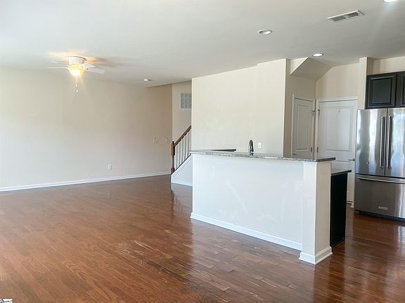 3rd image of 126 Middleby Way