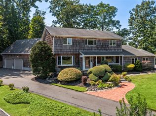 6 Vingut Lane, Setauket, NY 11733