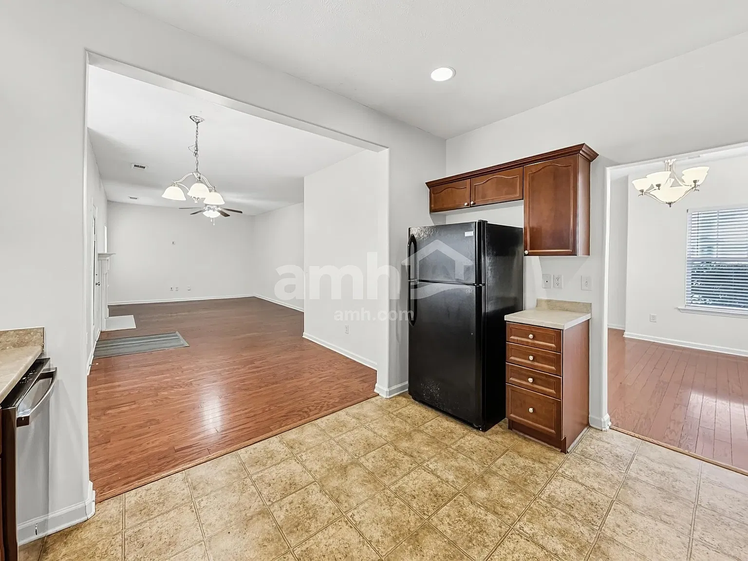3 bed, 2.5 bath, 2076 sqft, $2,490 — Photo 4