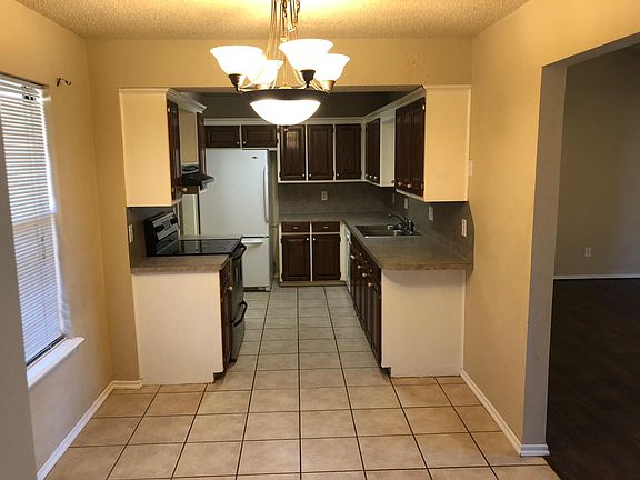 2nd image of 2800 Dalewood Ter