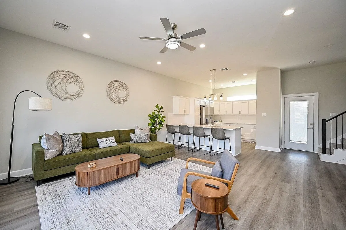 3 bed, 3.5 bath, 1805 sqft, $2,250 — Photo 4