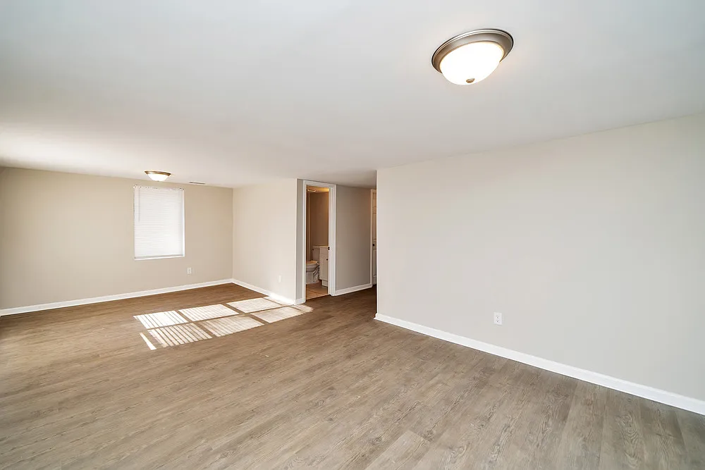 Fully Renovated 3BR/2BA Home on 2.67 Acres New Roof, AC, Appliances — Photo 3