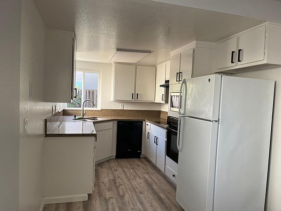 5th image of 123 Brenton Ct #123A
