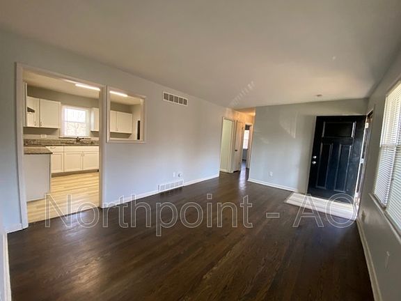4th image of 4820 Wood Ave