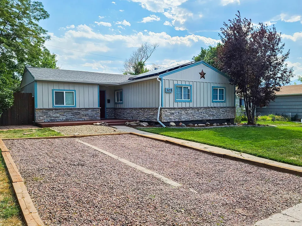 305 Redwood Dr
