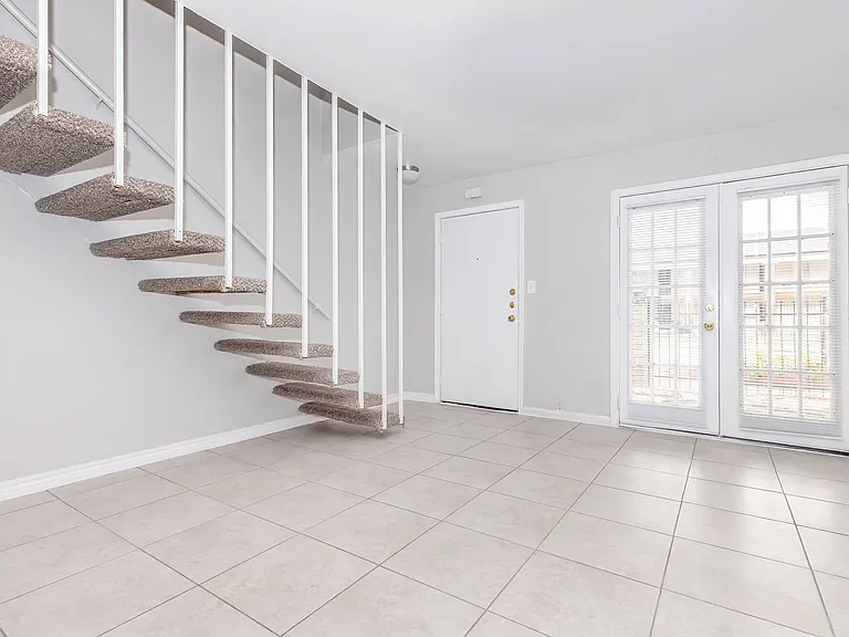 Ashley Square Apartments — Photo 18