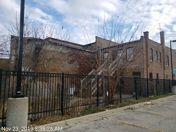3rd image of 906 S 5th Ave