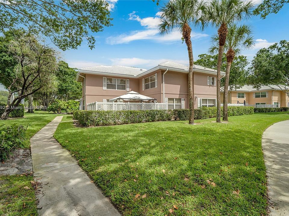 1st image of 3104 Kingston Ct #11D
