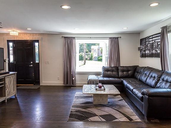 3rd image of 670 Washington St #670