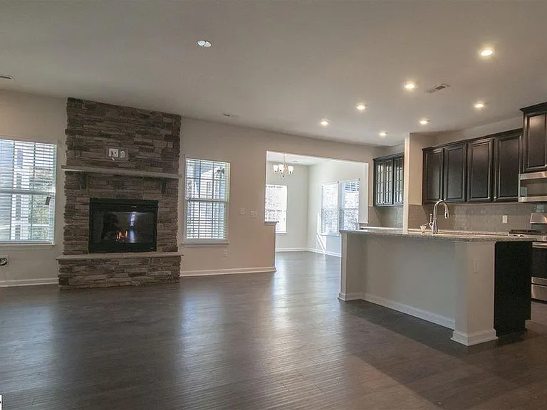 408 Fieldsview Ln — Photo 4