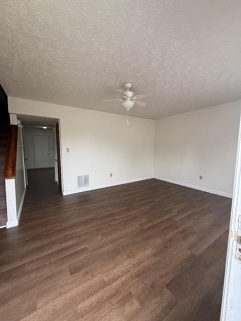 3 bed, 1.5 bath, 1216 sqft, $1,495 — Photo 2