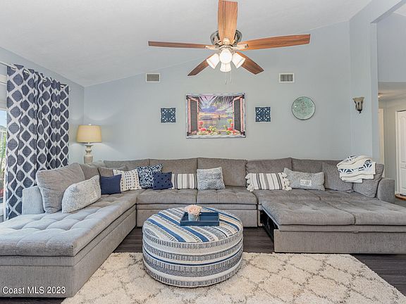 5th image of 1590 Blueberry Dr