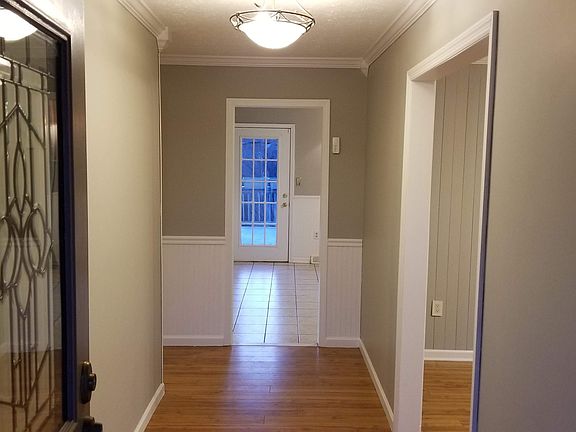 2nd image of 1900 Seven Oaks Dr