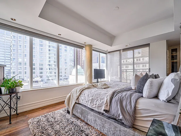 8 Colborne St #Penthouse 2701 — Photo 15