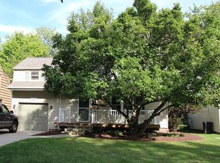 1763 Edgefield Rd, Lyndhurst, OH 44124