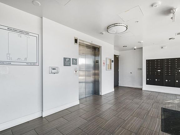 4th image of 2585 El Camino Real APT 219