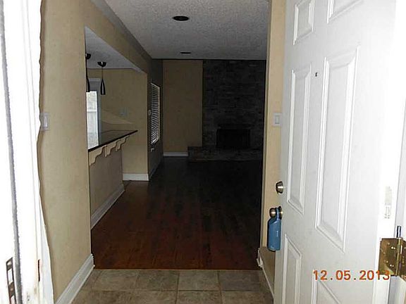 3rd image of 1500 W Esplanade Ave APT 28D