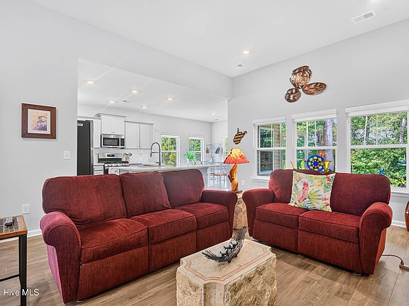 3rd image of 1620 Buttonwillow Court SW