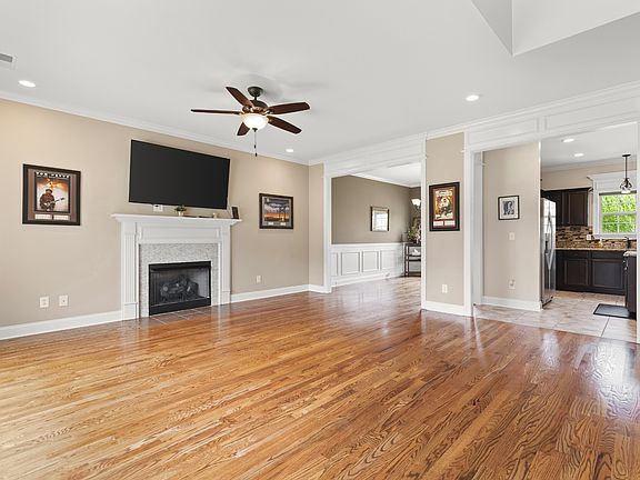 3rd image of 1018 General Bradley Ave
