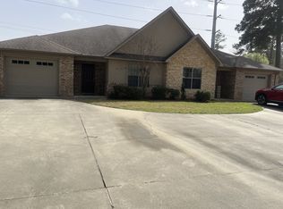 8 Valleyview Cir, Texarkana, TX 75503