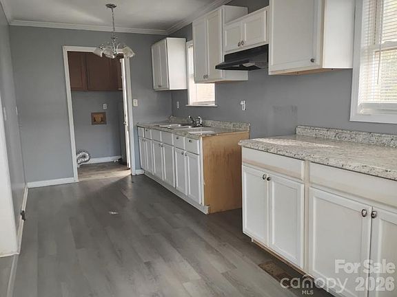 4th image of 986 N Arant St