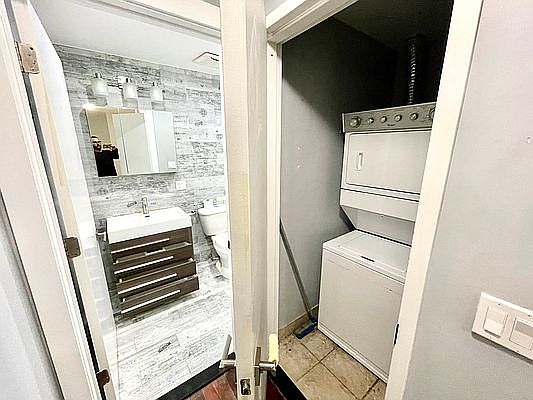 3rd image of 648 Kosciuszko St #3A